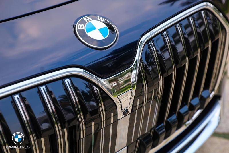 Mặt Ga-lang BMW 740i Pure Excellence