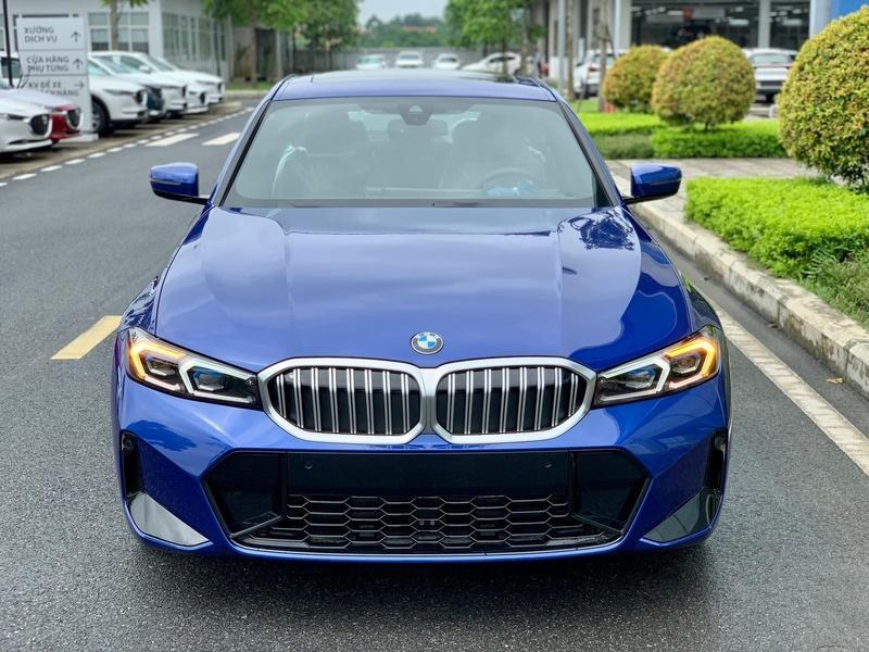 330i m sport portimao blue 1 Giá xe BMW 330i M Sport 2023 | Giá lăn bánh 330i M Sport