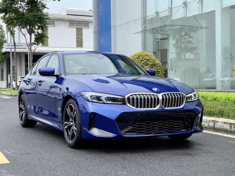 330i m sport portimao blue 2 Giá xe BMW 330i M Sport 2023 | Giá lăn bánh 330i M Sport