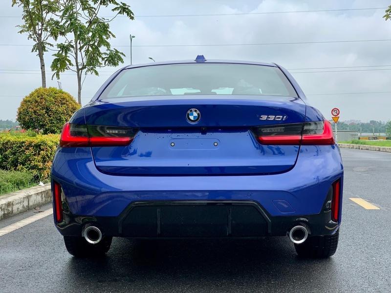 330i m sport portimao blue 4 Giá xe BMW 330i M Sport 2023 | Giá lăn bánh 330i M Sport