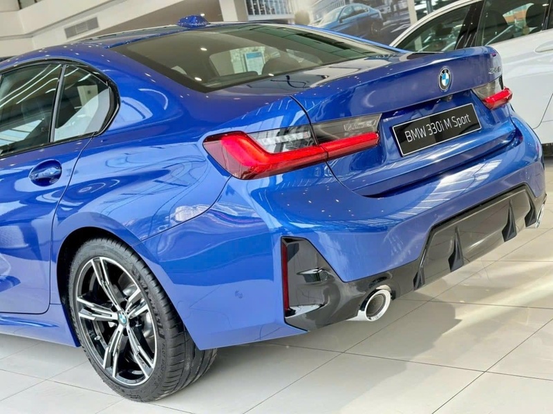 330i m sport portimao blue 9 Giá xe BMW 330i M Sport 2023 | Giá lăn bánh 330i M Sport